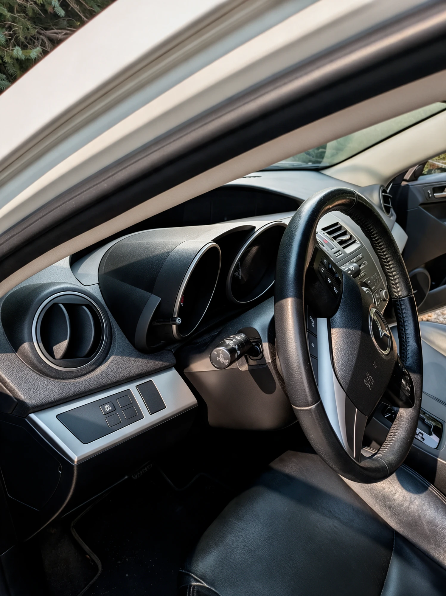 Clean dashboard and steering wheel